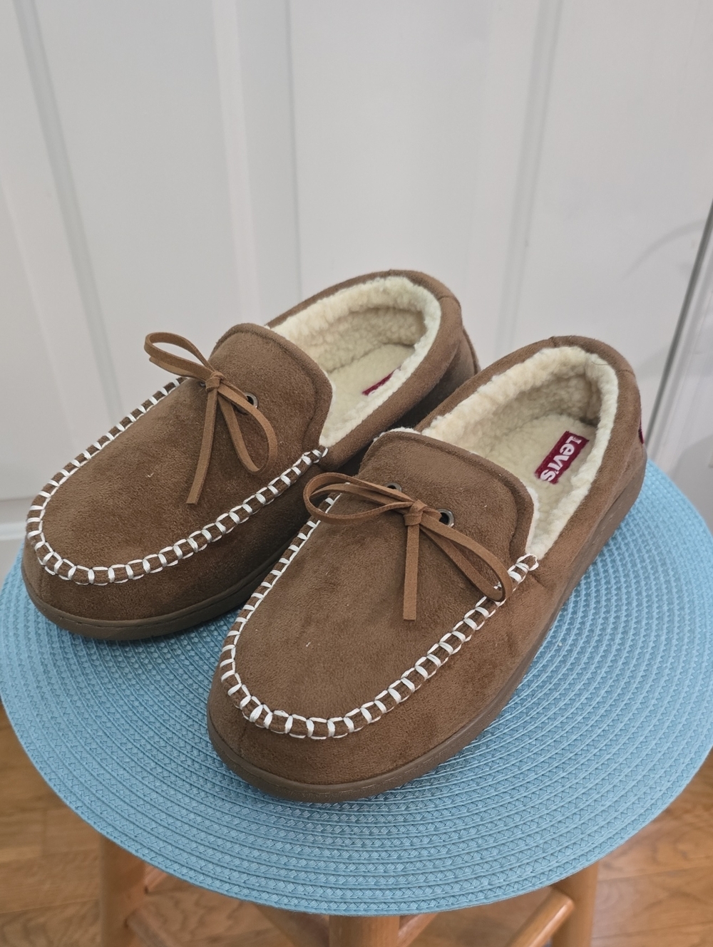 LEVIS BRAND MEN'S SUEDE-LIKE MEMORY FOAM INSOLE BROWN SLIPPERS SIZE MEDIUM 8-9